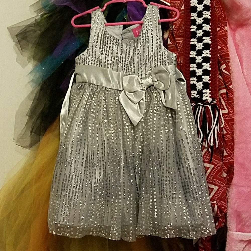 Girls gray pinky dress